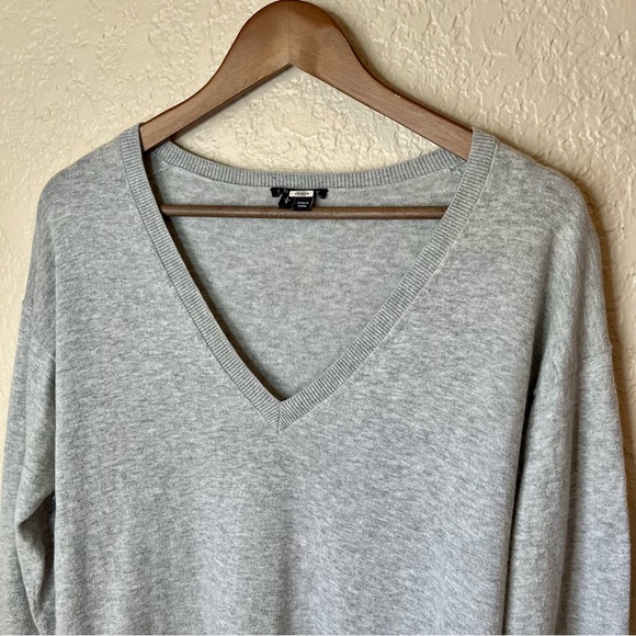 Theory Gray Cashmere & Silk V-neck Sweater Size Large - Picture 2 of 9